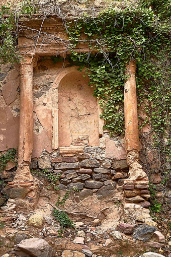 jinquercastellon西班牙室内摧毁了教堂被遗弃的村