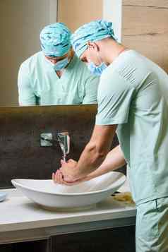 白色皮肤卫生医疗工作人员清洁手消毒方法洗水肥皂停止冠状病毒科维德