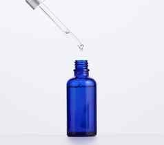 蓝色的玻璃瓶吸管化妆品油血清广告产品促销活动