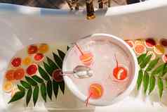 大浴室冰多维数据集水果葡萄柚橙色柠檬绿色叶子鸡尾酒区饮料色彩鲜艳的柠檬水