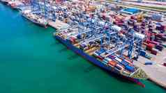 空中视图容器船商业码头公司进口出口全球业务贸易物流运输容器货物船船运费航运海上海港口终端