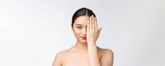 皮肤护理美女人美女人微笑应用奶油美肖像美丽的亚洲高加索人女模型孤立的白色