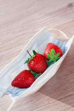 草莓医疗面具保护冠状病毒新冠病毒