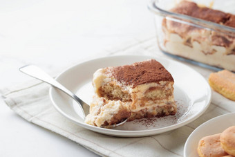 一块自制的tiramisu<strong>蛋糕甜点</strong>