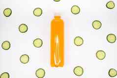 瓶橙色奶昔白色背景黄瓜模式前视图甜蜜的喝排毒夏天喝健康的新鲜的汁瓶素食主义者素食者概念