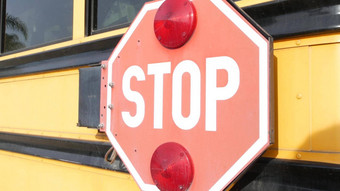 红色的停止标志黄色的学校公共汽车美国校车航天飞机安全路