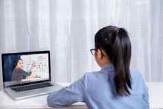 亚洲女孩学生学习互联网在线类学校老师duling科维德爆发男人。教学数学白板自主学习学习首页概念