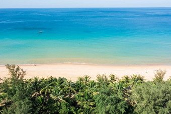 空中无人机前视图人群人热带海滩日落普吉岛泰国美丽的普吉岛海滩著名的旅游目的地安达曼海前视图快乐人玩海滩