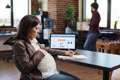 怀孕了女人分析经济增长公司评论金融管理图表