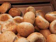 新鲜的饼面包面包乡村面包店烤货物乡村背景农村食物市场