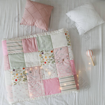 舒适的婴儿床拼接而成毯子婴儿床上用品纺织托儿所