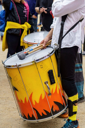 鼓手音乐家露天游行受欢迎的节日巴达洛纳西班牙特写镜头细节