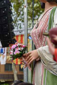 巨人大头传统的节日巴达洛纳巴塞罗那西班牙细节手栅栏花束花