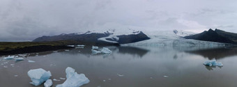 冰川舌头湖冰山全景