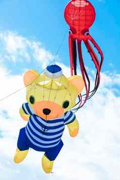 飞行风筝章鱼熊形状的