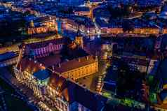 城市华沙晚上波兰城堡广场小镇风景如画的城市景观资本城市旅行目的地背景