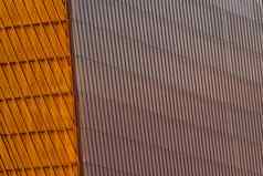 反射日落巨大的玻璃外观摩天大楼墙橙色颜色