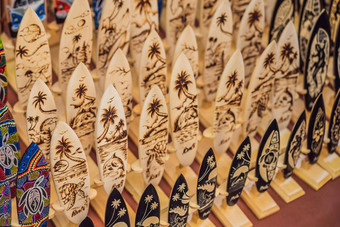 典型的纪念品商店销售记忆手工艺品巴厘岛著名的乌布市场印尼巴厘岛的市场记忆<strong>木工</strong>艺品当地的居民