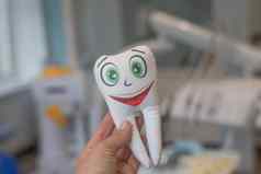 微笑牙女手牙医办公室背景牙微笑白色健康的牙齿模型牙科资源管理器探针健康的牙模型保护健康的卫生白色牙牙科概念