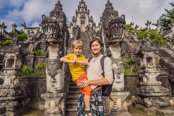 爸爸儿子游客背景石头梯子美丽的普拉lempuyang崇高寺庙帕杜拉克萨门户网站标记入口中间密室贾巴中间普拉免费的伟大的巴厘岛旅行孩子们概念孩子们友好的的地方