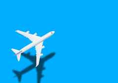 飞机模型在线票旅游概念飞机蓝色的背景