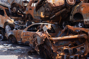 战争乌克兰车墓地拍摄汽车平民俄罗斯的战争乌克兰烧吹车汽车损坏的炮击irpin布查战争犯罪