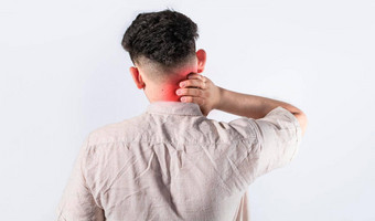 脖子疼痛压力概念男人。脖子肌肉疼痛关闭男人。脖子疼痛男人。脖子疼痛孤立的背景