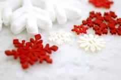 冬天装饰雪花白色红色的