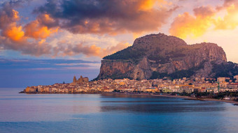 头颅中世纪的城市西西里岛省巴勒莫意大利头颅城市意大利大都会城市巴勒莫位于伊特鲁里亚海岸西西里意大利