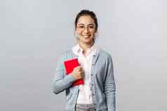 教学教育大学生活方式概念好看的聪明的年轻的亚洲女老师导师学生持有红色的笔记本准备教训写作笔记规划师