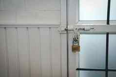 黄铜挂锁主关键锁玻璃通过安全安全概念