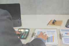 金融顾问计算器计算收入预算会计会计簿记员使计算金融经济概念