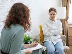 担心高加索人女人会话心理治疗师