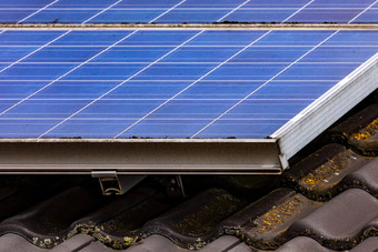私人系统节能蓝色的太阳能面板私人家庭房子德国