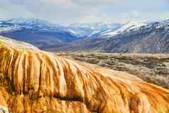 雪山温暖的色彩斑斓的成堆黄石公园