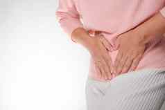 女人持有手胃月经疼痛腹部疼痛胃疼痛食物中毒白色背景关闭健康问题