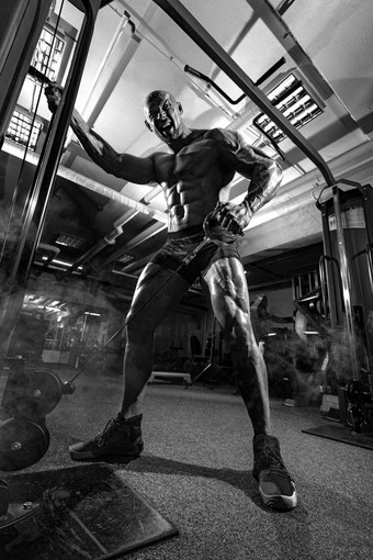 健美运动员运动员火车健身房运动肌肉发达的的家伙培训装置体育运动健身动机个人体育娱乐健身