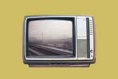 现实的复古的古董回来白色电视模拟图形的想法