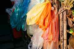 色彩斑斓的可重用的塑料袋塑料干清洁袋保存地球