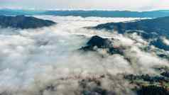 山日落彩色的天空景观山峰云山雾多雾的云