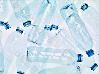 塑料瓶空透明的回收容器水环境喝垃圾饮料