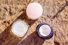 保湿美奶油罐子护肤品水疗中心化妆品石头背景夏天日落化妆品产品皮肤护理