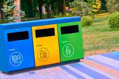 生态单独的浪费容器塑料纸玻璃夏天公园