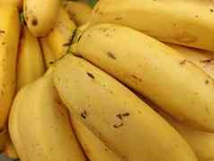 黄色的成熟的香蕉出售市场
