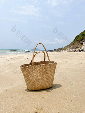 照片稻草海滩袋异国情调的沙子海滩