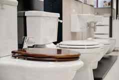 行现代白色厕所。。。碗管道商店