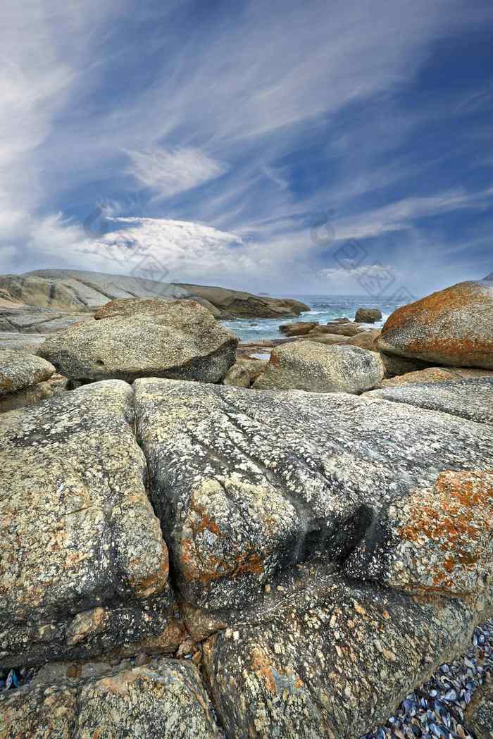 岩石海滩海岸平静宁静海景视图宁静的海洋蓝