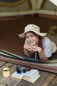 亚洲女人旅程野营泰国旅行户外活动生活方式