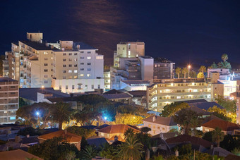 晚上城市景观视图城市建筑电灯基础设施海海洋背景在国外旅行目的地角小镇南非洲市中心中心城市体系结构