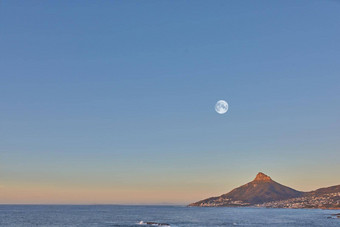 海洋景观山海岸线日落南非洲风景优美的自然景观<strong>狮子头</strong>黎明平静和平海蓝色的地平线复制空间角小镇